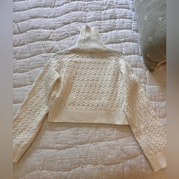 New Cropped H&M Sweater - Cream - Size XS - Picture 2 of 5